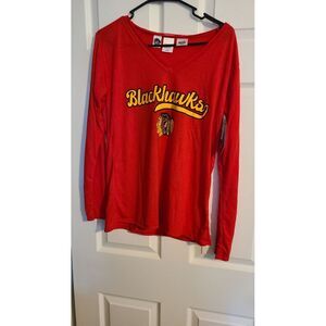 NWT Womens‎ Chicago Blackhawks Cute Red Super Soft V-Neck Logo Shirt Size Large